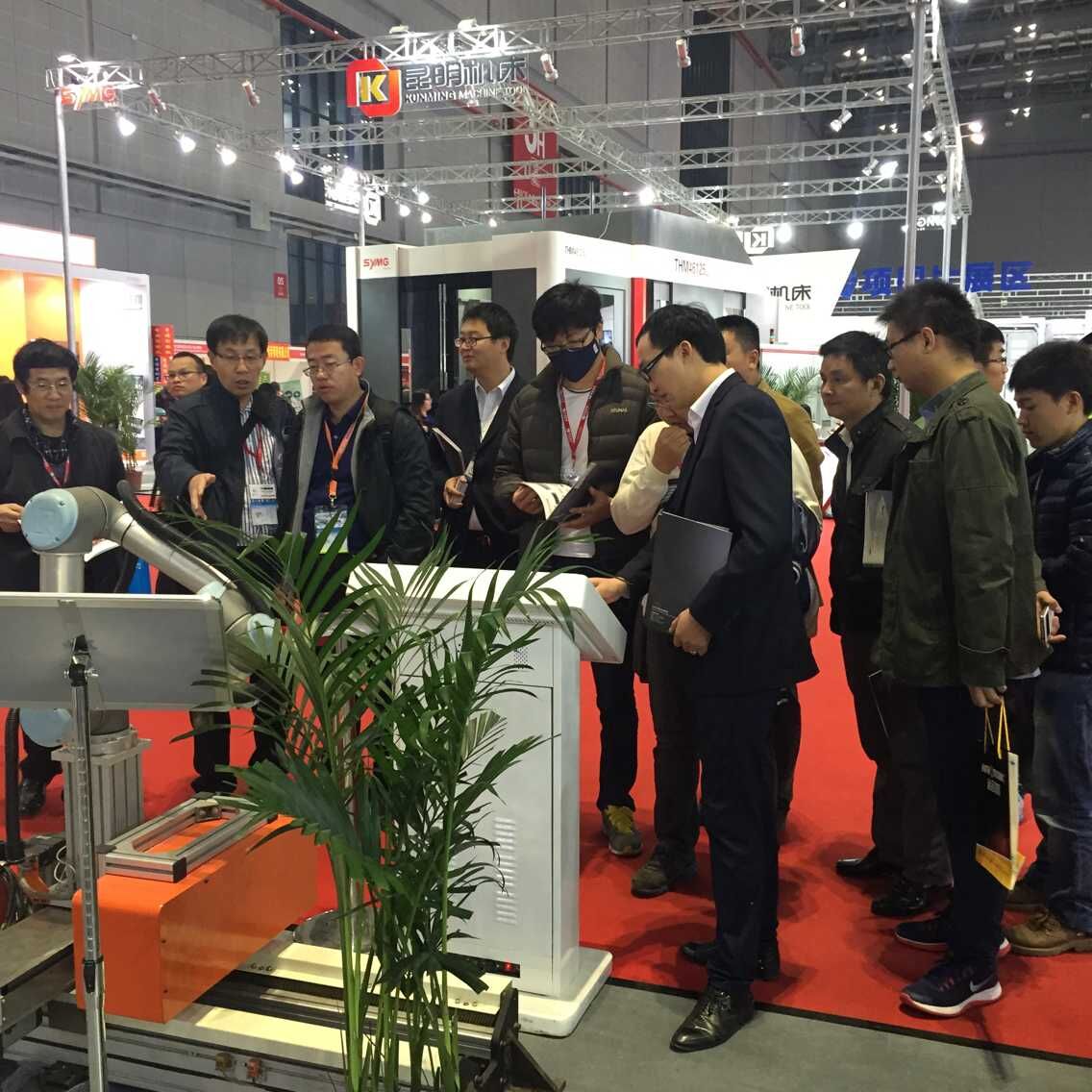 今年会工业机器人上海工博展圆满成功