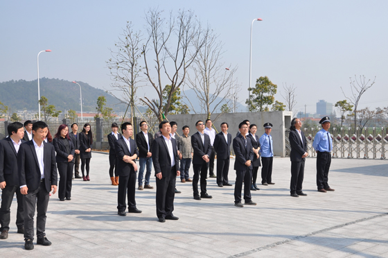 今年会大厦升旗仪式隆重举行