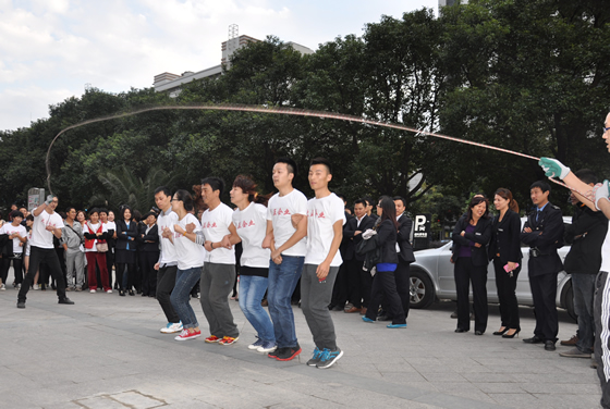 今年会企业勇夺长江国际-和盛杯-跳长绳比赛冠军